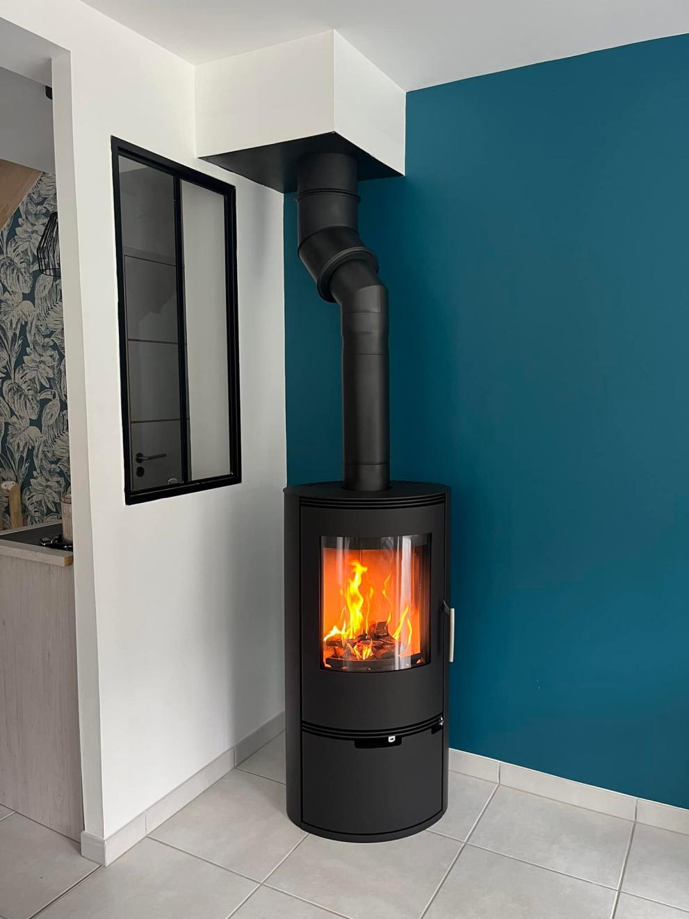 Pose d'un poêle à bois Odyssée Design en acier Pose d'un poêle à bois Odyssée Design en acier