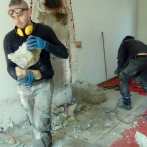 De la démolition de la cheminée à la pose du poêle